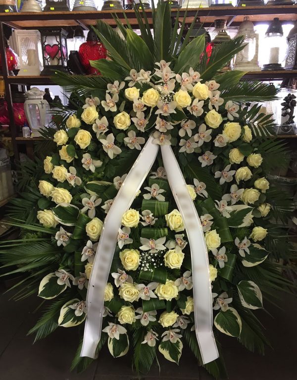 Wieniec bardzo duży - Storczyk biały, Róża kremowa wieniec na pogrzeb cena warszawa powązki cmentarz cennik