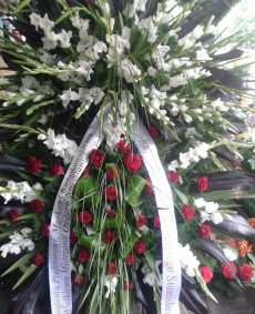 Wieniec Pogrzebowy Duży - Róża Czerwona, Gladiolus Biały wieniec pogrzebowy z róż