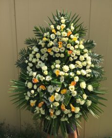Wieniec pogrzebowy z róż Duży - Eustoma Kremowa, Kantadeska Pomarańczowa, Róża Ekri - NR 1 wiązanka na pogrzeb