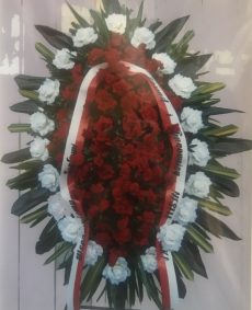 Wieniec łezka duży - Róża czerwona Róża biała cena warszawa pogrzeb kwiaty